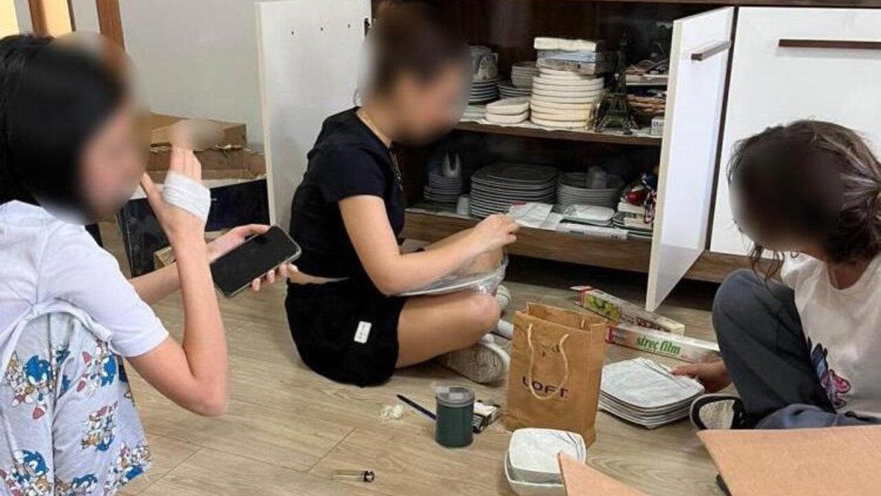 Öğrencilerini evine götürüp temizlik yaptırdı: O öğretmen için karar çıktı