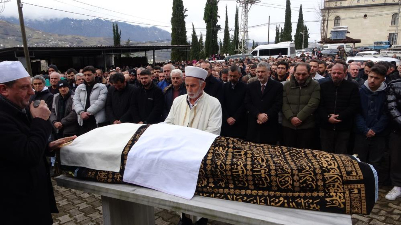 Saç ekimi için gittiği klinikte fenalaştı, acı haber hastaneden geldi