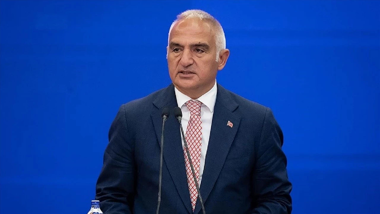 Bakan Ersoy açıkladı: Türkiye turizmde rekora koşuyor