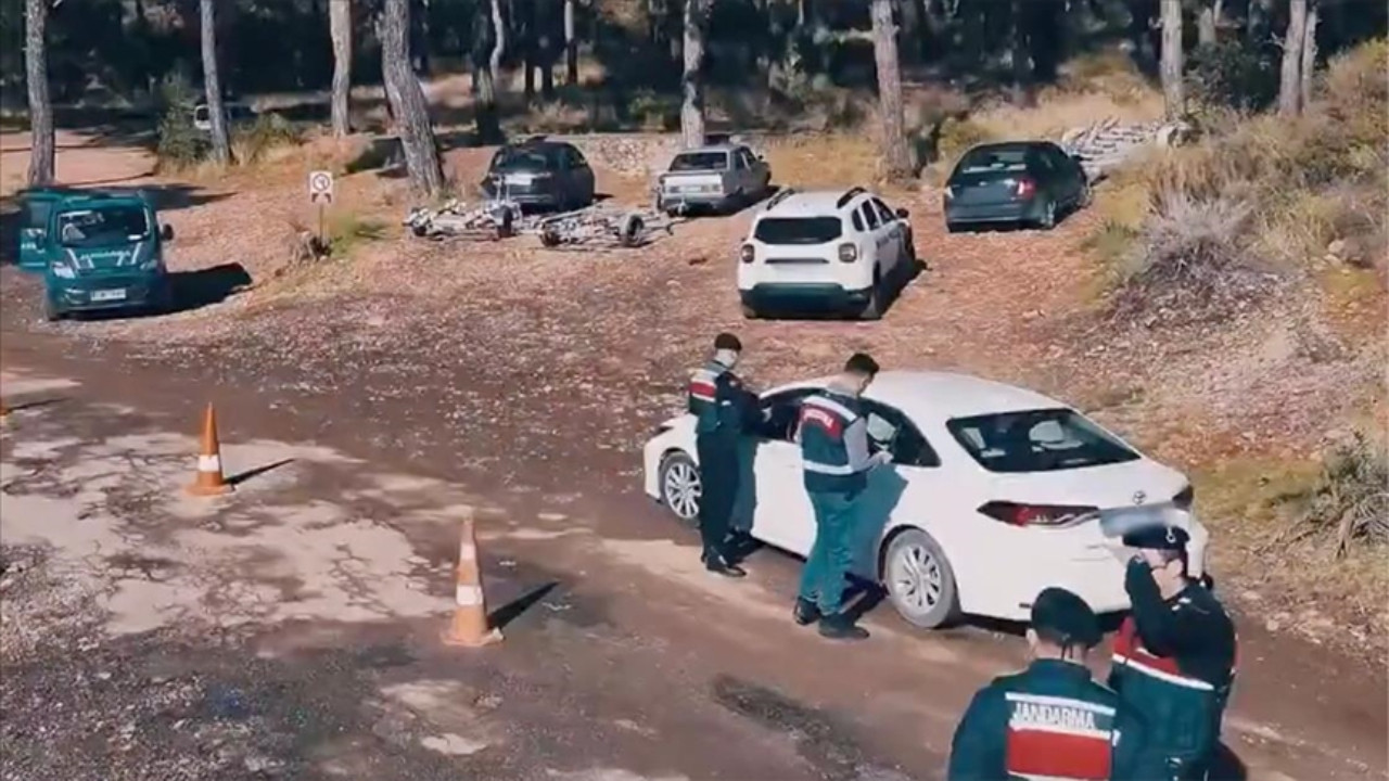 Bakan Yerlikaya paylaştı: 15 ilde dev operasyon, göçmen kaçakçılığı ağı çökertildi