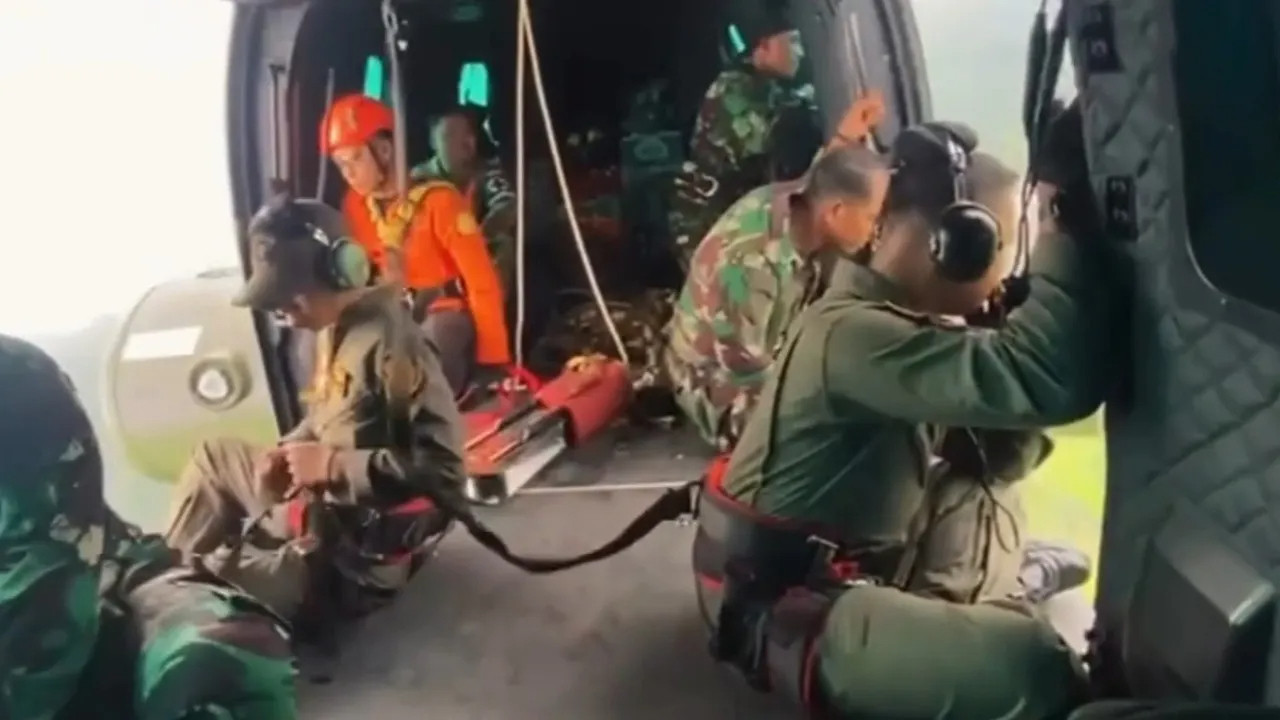 10 kişiyi taşıyan yolcu uçağı kayboldu!