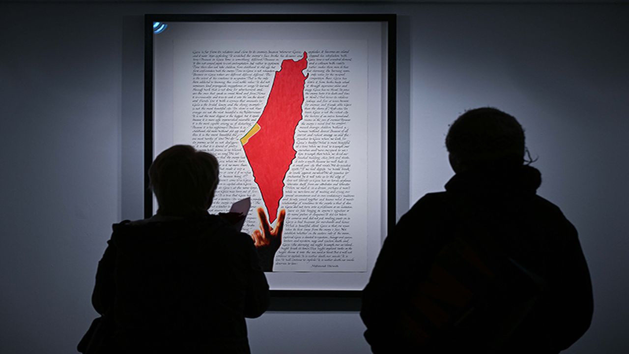 Ahmet Yusuf Aygeç'in "Sürgündeki Zeytin Ağacına Posterler" Sergisi Londra'da açıldı