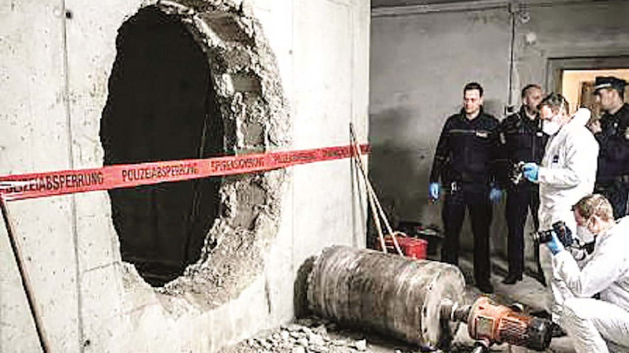 Almanya'daki banka soygununda 'kuaför' oyunu: Olay yerine sahte saç bıraktılar