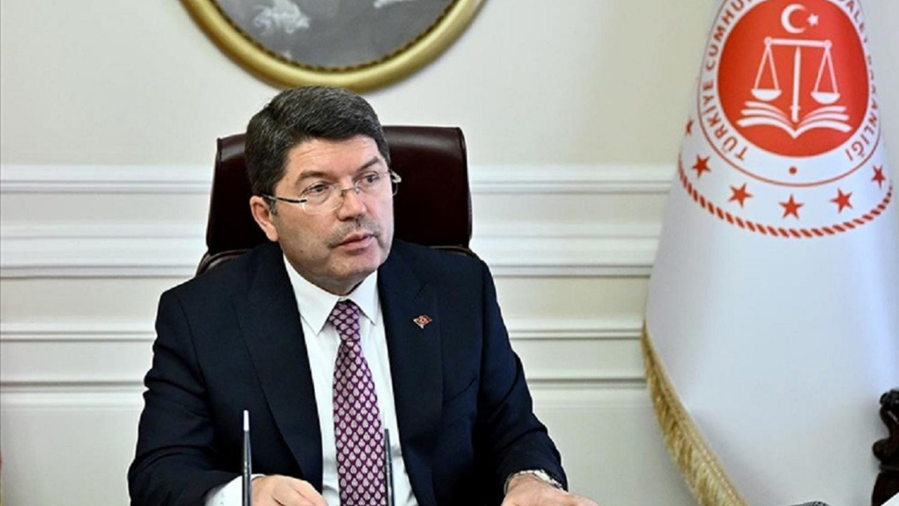 Bakan Tunç açıkladı: Türk bayrağına saldırıda 14 kişi gözaltına alındı