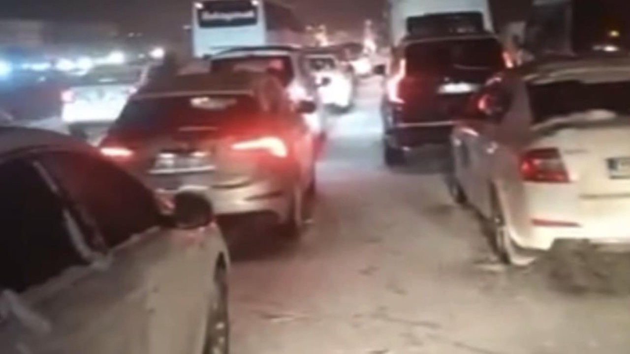 TAG Otoyolu'nda kar esareti: Çok sayıda araç mahsur kaldı