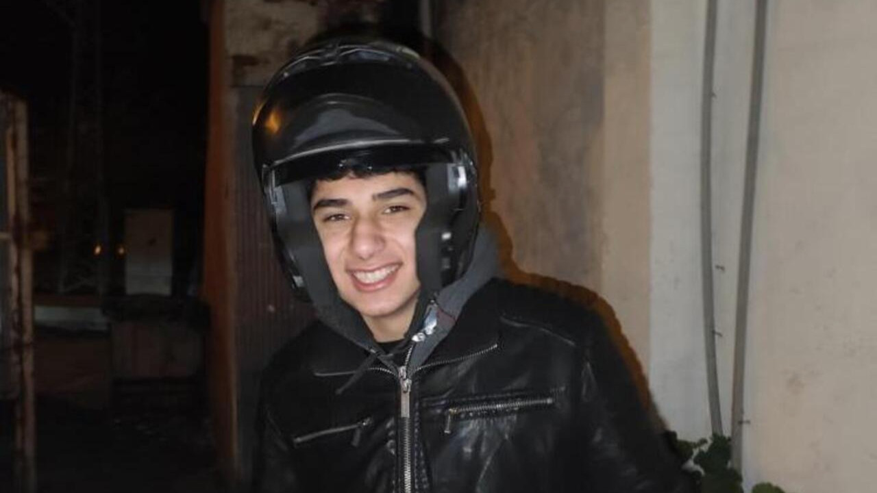 Elektrik direğine saplanan Tofaş hurdaya dönmüştü: 18 yaşındaki gençten acı haber