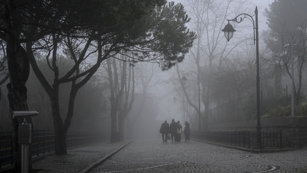 İstanbul'da göz gözü görmüyor: Boğaz ve Köprüler sabah saatlerinde sise teslim oldu