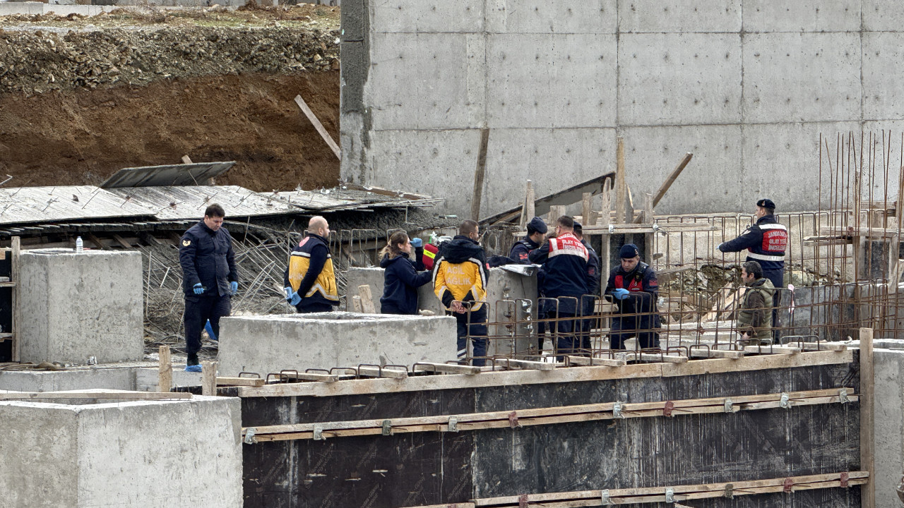 Bursa'da inşaat faciası: Beton dökülürken çöken kalıpların altında kalan işçi kurtarılamadı