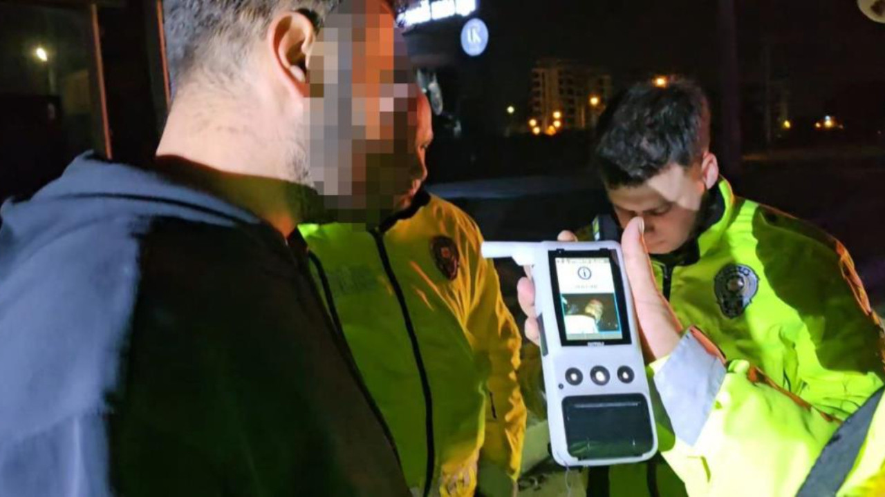 Alkollü sürücüden akılalmaz savunma: Kaza yaptı, eşini suçladı!