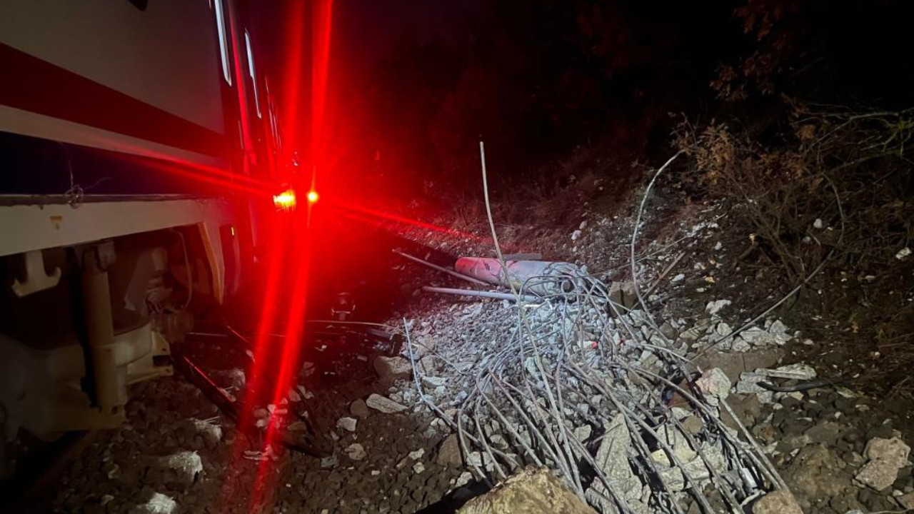 Facianın eşiğinden dönüldü! Balıkesir'de yolcu treni raydan çıktı