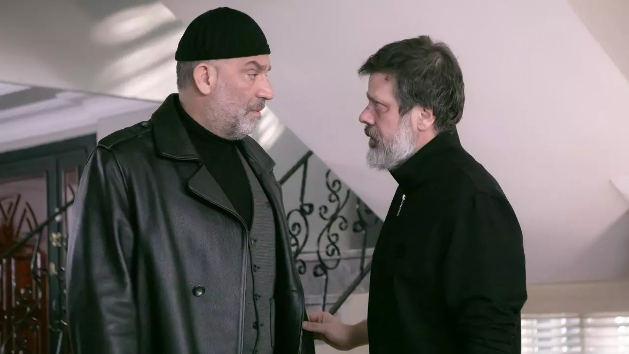 Arka Sokaklar 737.Bölüm canlı ve reklamsız izle: Arka Sokaklar 737.Bölüm canlı izle