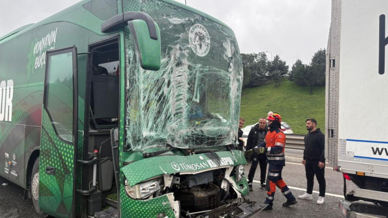 Futbol takımını taşıyan otobüs kaza yaptı! Yaralılar var...