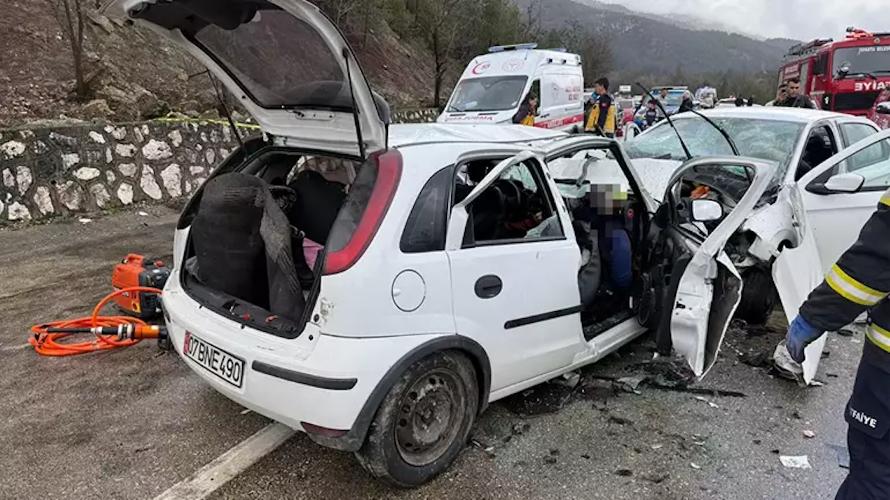 Antalya-Isparta kara yolunda feci kaza: 6 kişi hayatını kaybetti