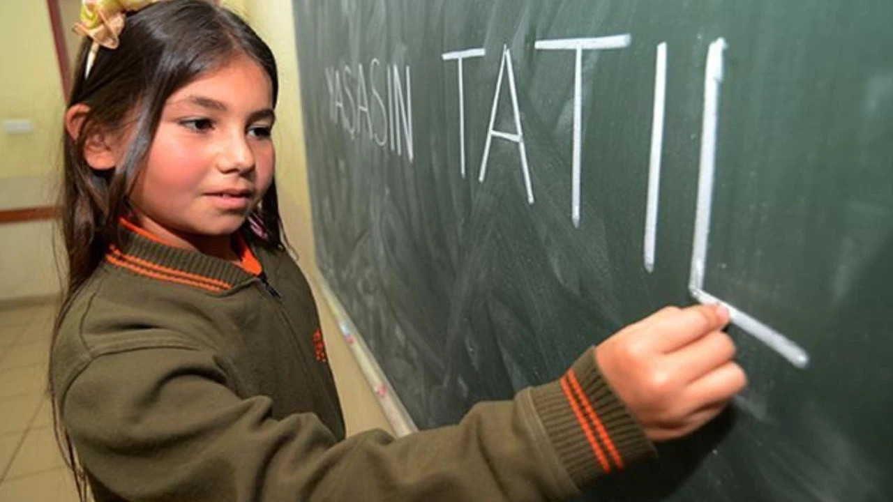 MEB takvimi duyurdu: Ara tatil ve Ramazan Bayramı çakıştı