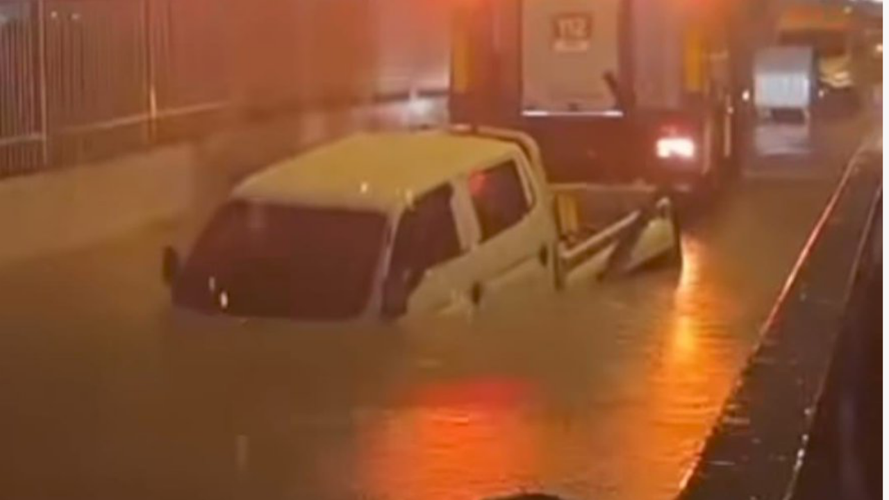 İzmir’den acı haber: Suyla dolan alt geçitte mahsur kalan sürücü hayatını kaybetti