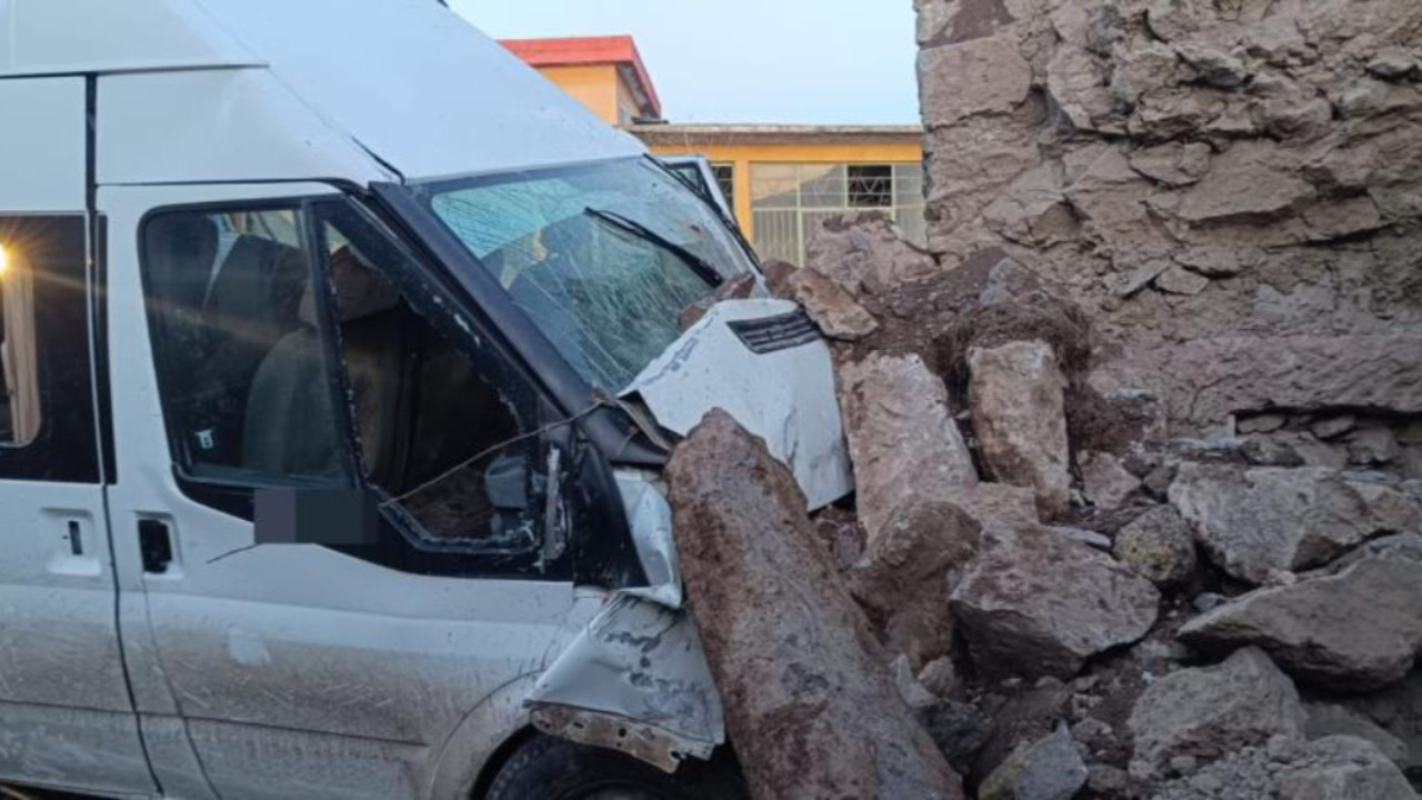 Aksaray'da servis kazası: 2'si ağır 14 yaralı