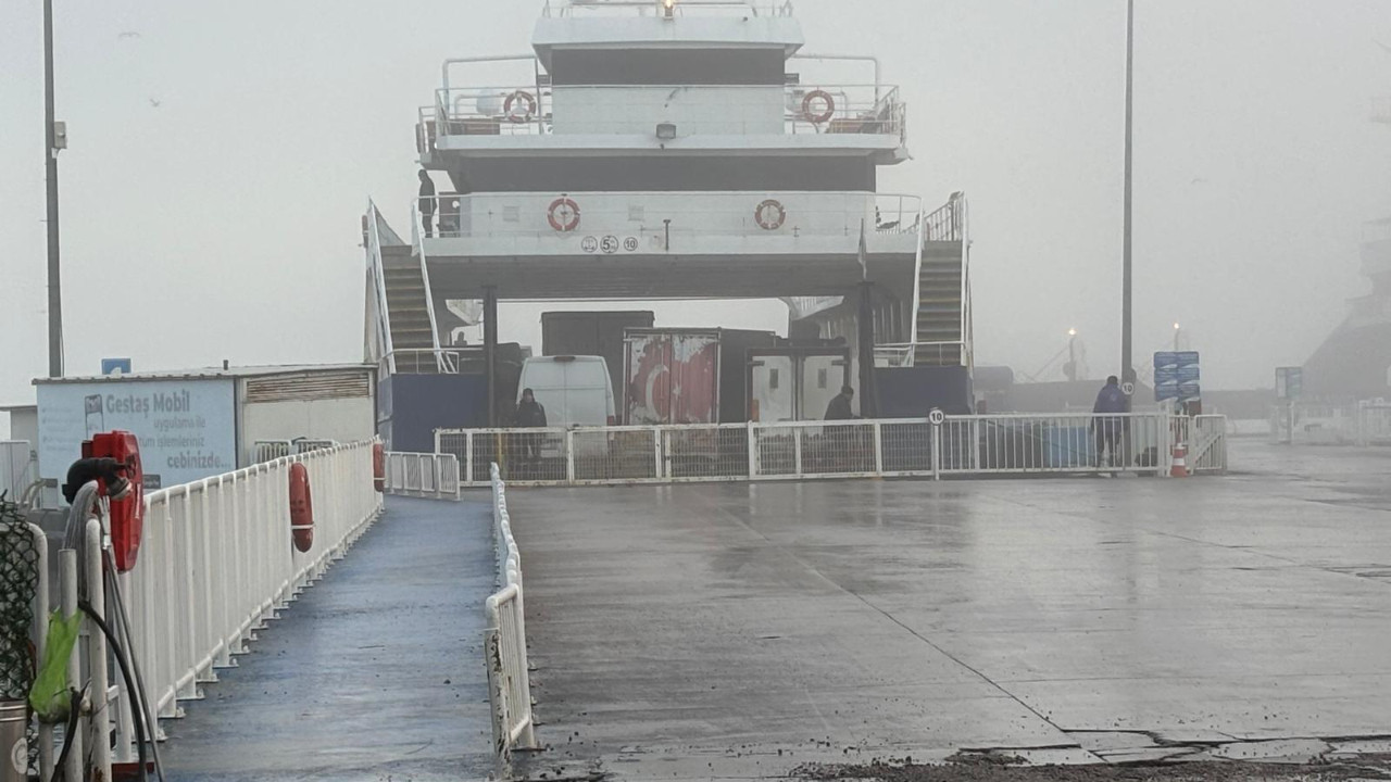 Çanakkale Boğazı'nda sis alarmı: Gemi trafiği çift yönlü askıya alındı