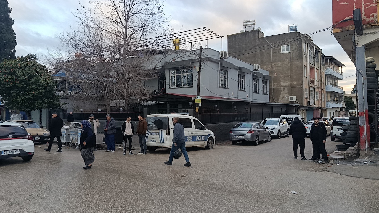 Adana'da "dedikodu” kavgası: 4 eski mesai arkadaşını yaraladı