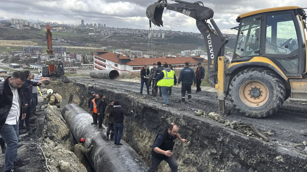 Başakşehir'de İSKİ çalışmasında kaza! İşçi çukura düştü