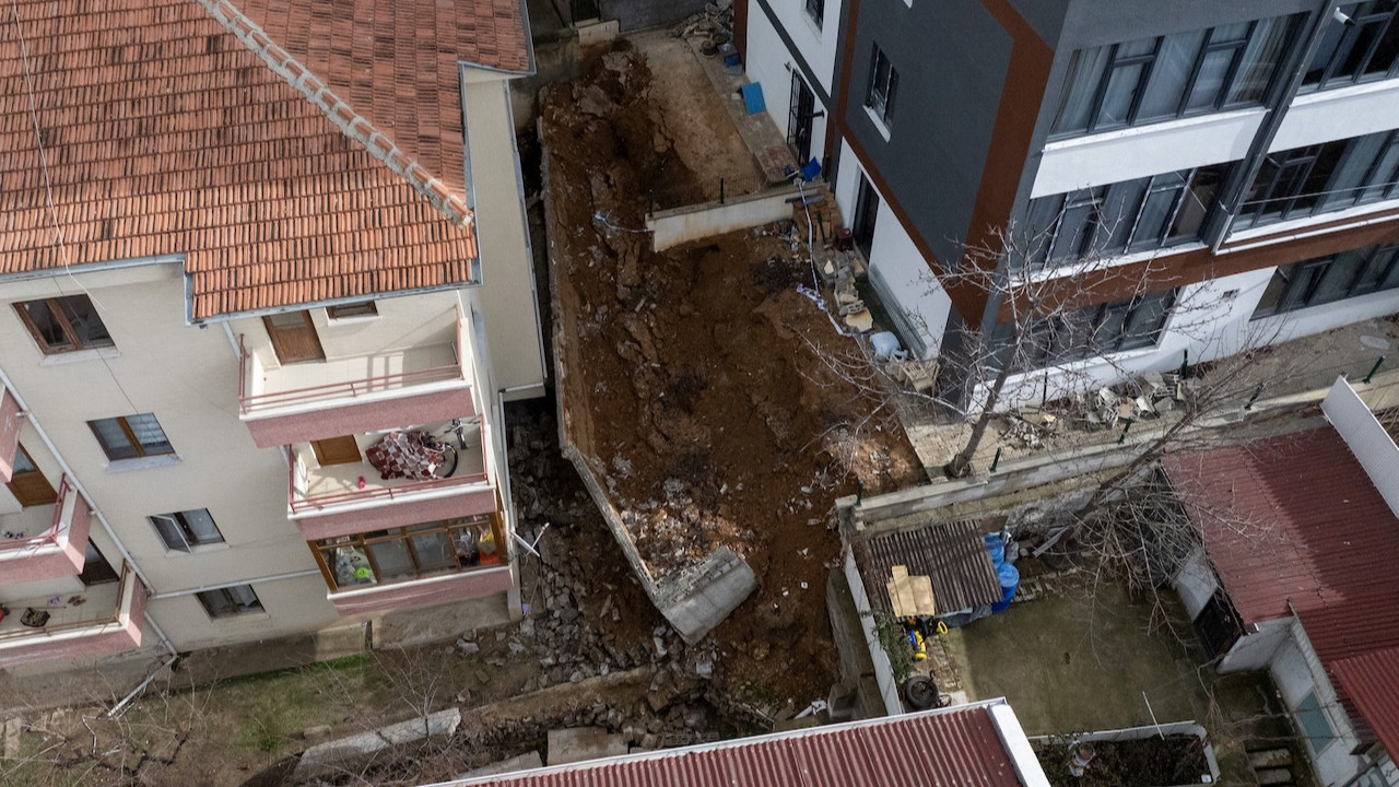 Ankara Gölbaşı’nda istinat duvarı çöktü: 5 apartman tahliye edildi