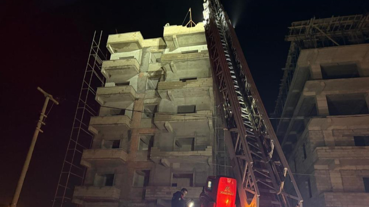 Hatay'da yürekleri ağza getiren anlar: İntihara kalkışan şahsı itfaiye ve polis ekipleri vazgeçirdi