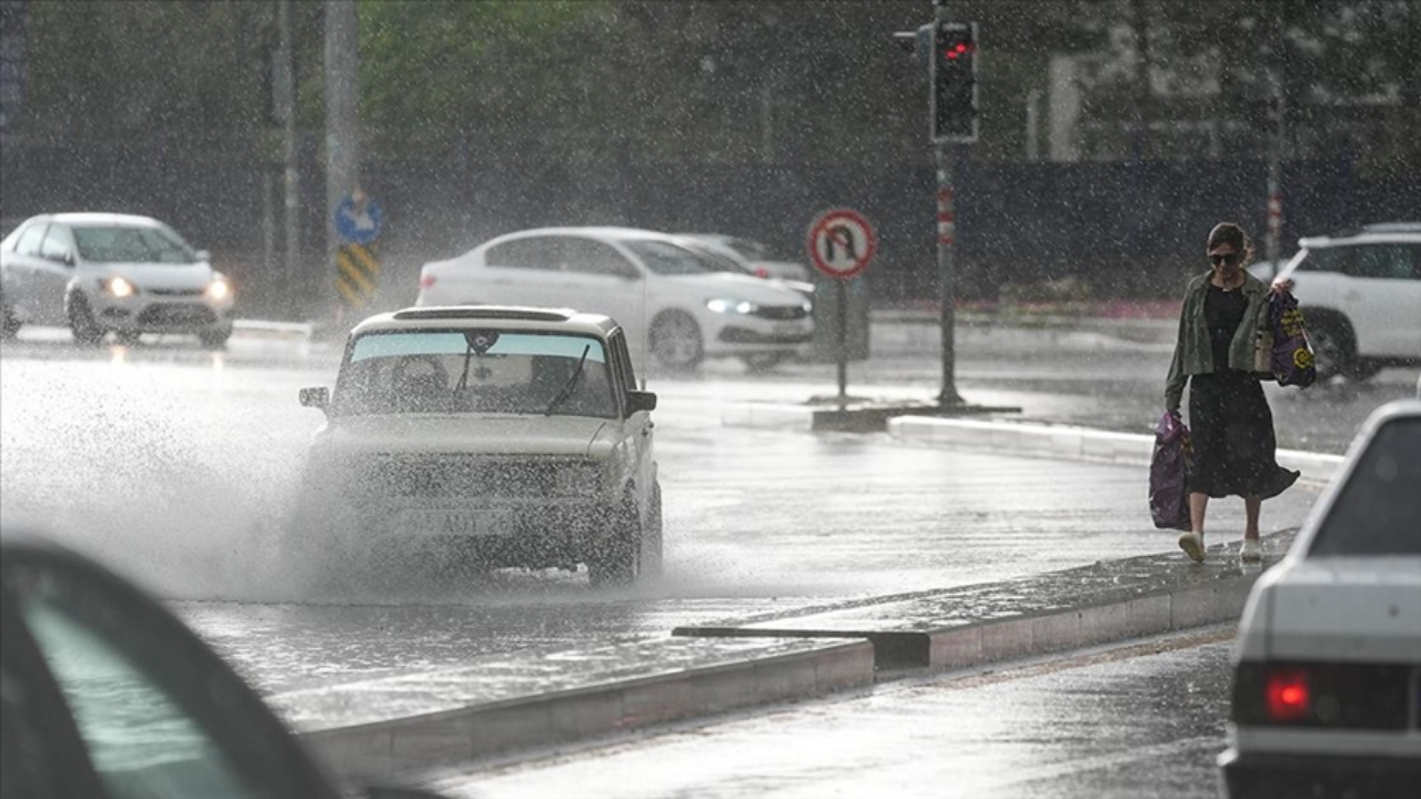 Ankara Valiliği saat vererek uyardı: Yarın şiddetli fırtına bekleniyor