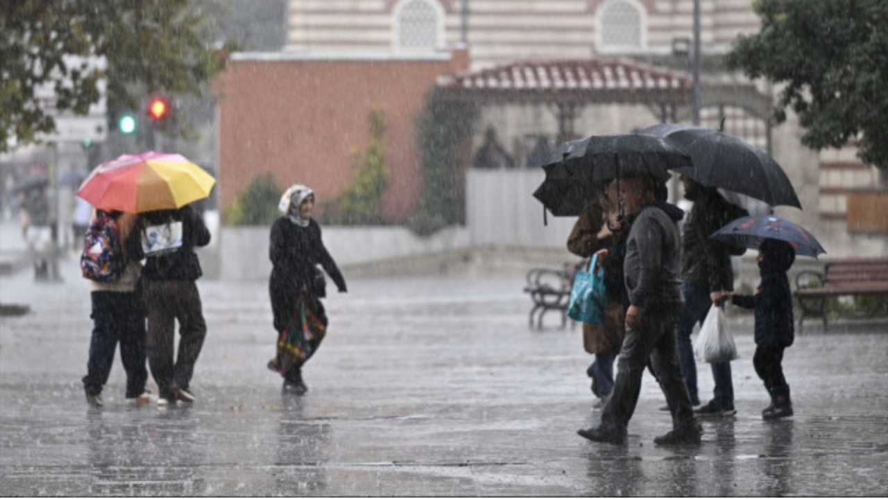 Antalya'da fırtına ve sağanak nedeniyle 7 ilçede okullar tatil edildi