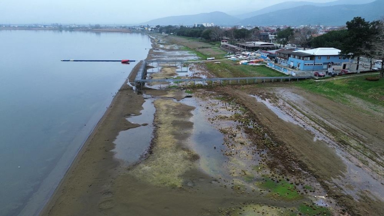 İznik Gölü alarm veriyor: Fabrikalar suyu çekiyor çiftçi susuz kalıyor