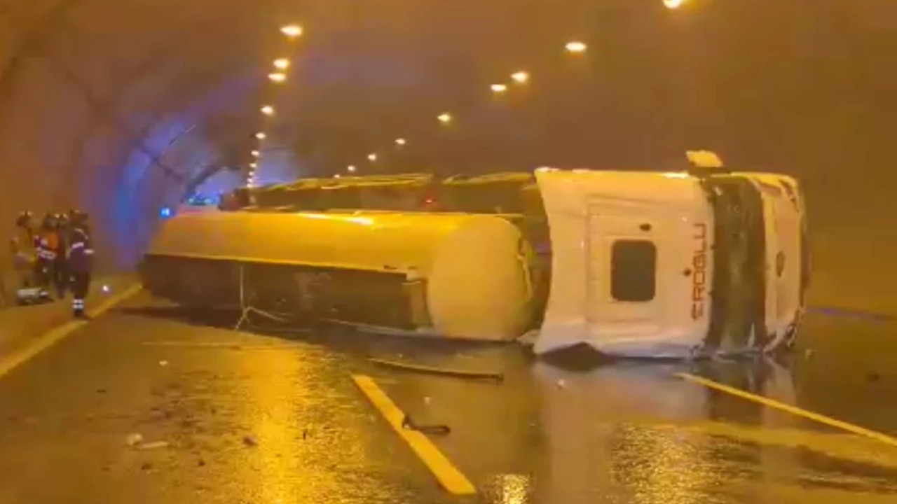 Kuzey Marmara Otoyolu'nda kaza! Devrilen tanker trafiğe neden oldu