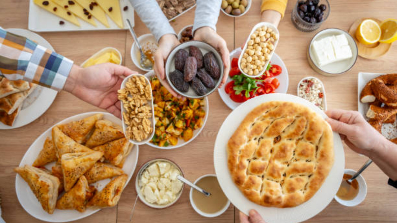 Ramazanda mideyi yakan hatalar: İftarda sakın bunu yapmayın!