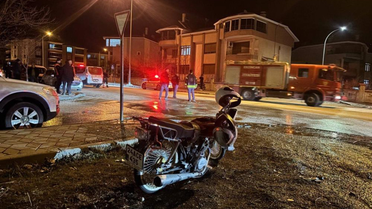 Erzincan'da otomobil ile motosiklet çarpıştı: Yaralılar var