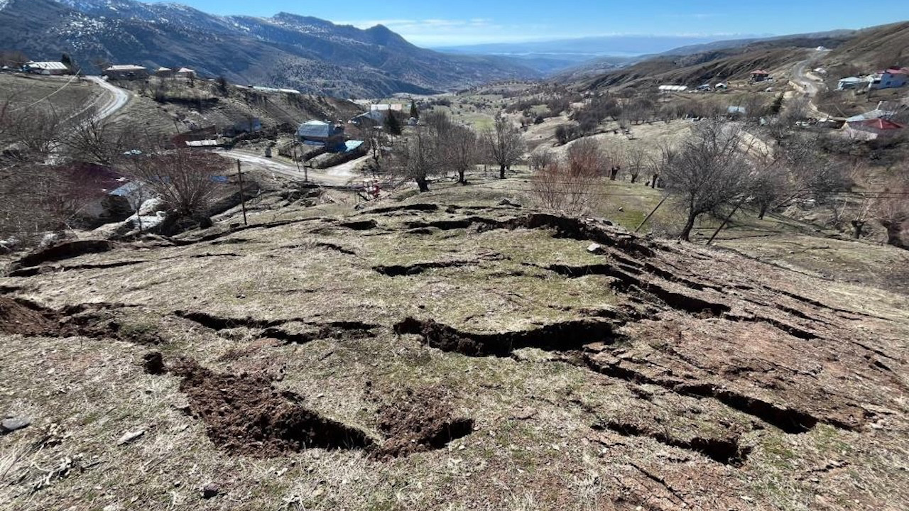 Tunceli'de yağışlar riski artırdı: 19 konuttan 7’si tahliye edildi