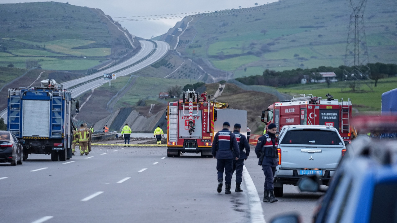 Balıkesir'de f-16 uçağı düştü: 1 pilot şehit oldu
