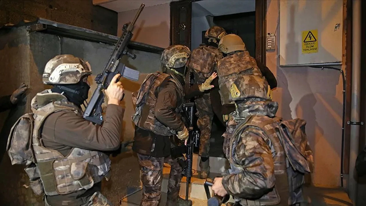 Helikopter destekli şafak baskını: İzmir, Trabzon ve Mersin'de 18 gözaltı