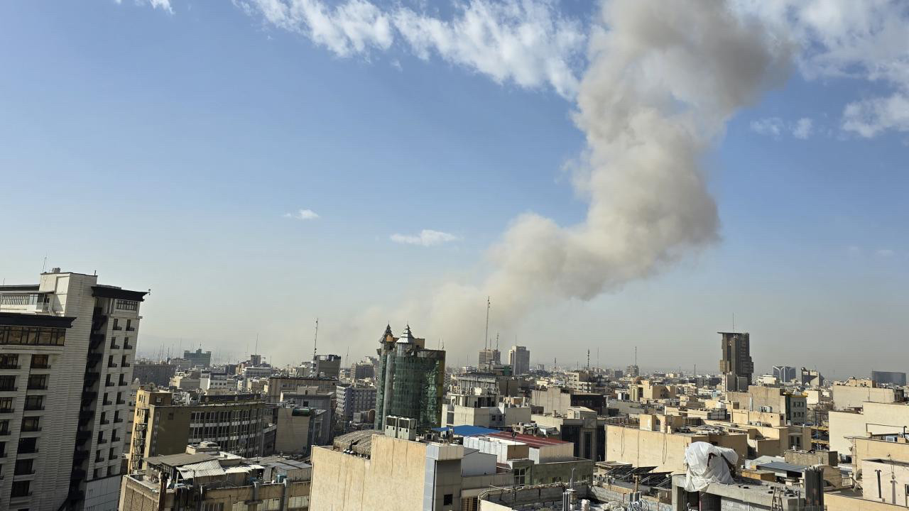 Bölge halkları İran için ayakta: ABD elçilikleri önünde gösteriler yapılıyor
