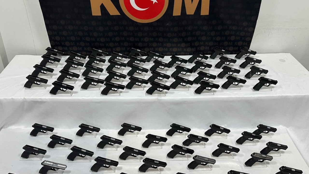 İzmir merkezli suç örgütüne yönelik operasyonda yakalanan 10 şüpheli tutuklandı