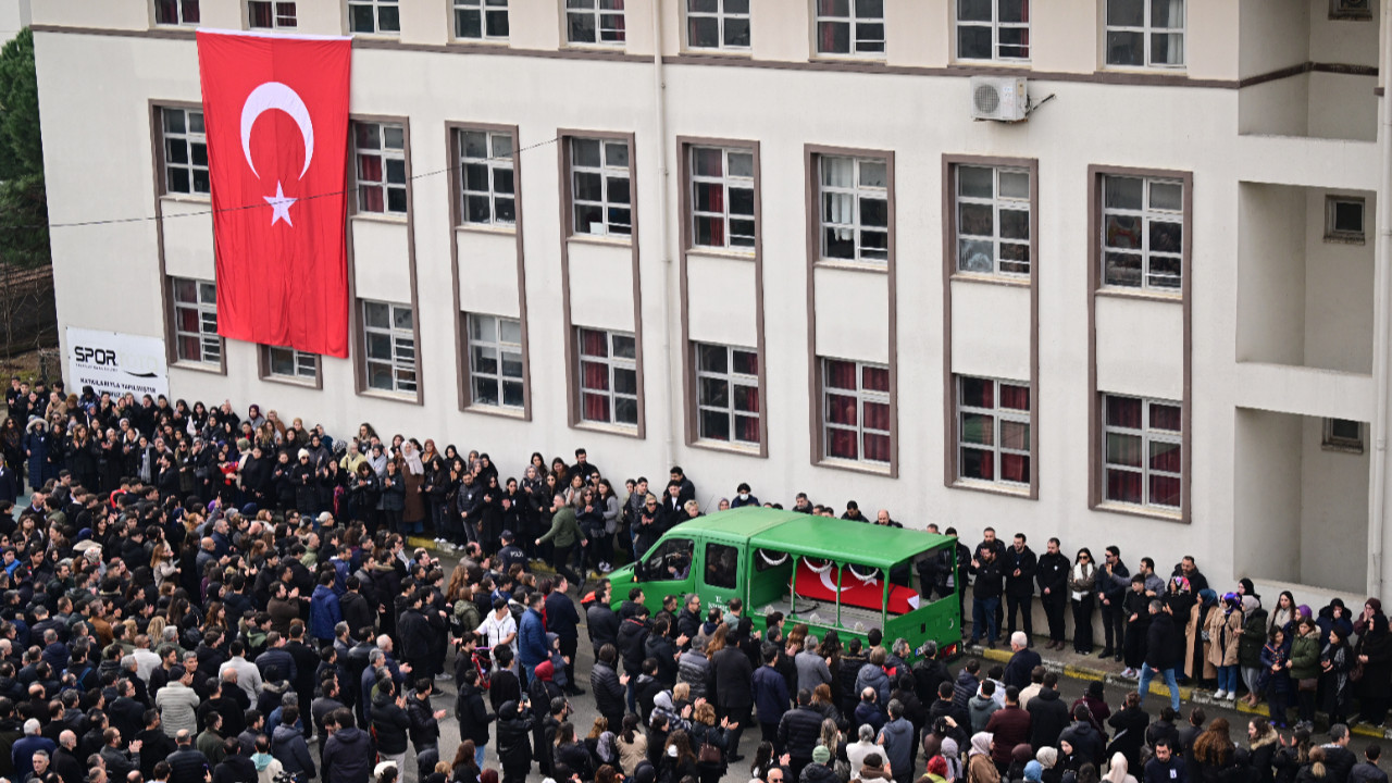 Çekmeköy’de öğrencisi tarafından öldürülen Fatma Nur Çelik için okulunda tören düzenlendi