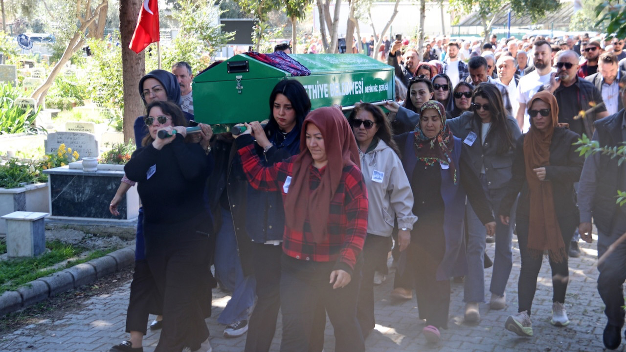 Kadınlar Günü'nde eşi tarafından öldürülen Sermin Bacak, Fethiye'de defnedildi
