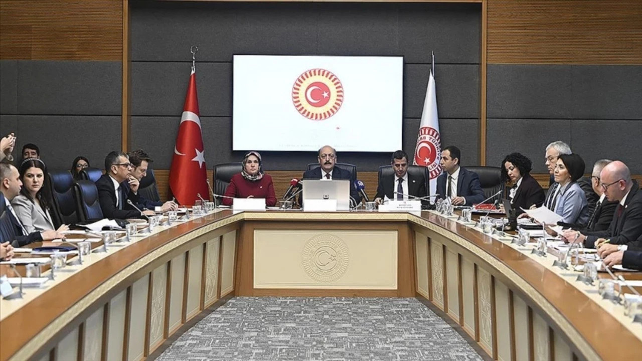 TBMM’de sosyal medya düzenlemeleri ve doğum izni teklifi görüşmeleri ertelendi