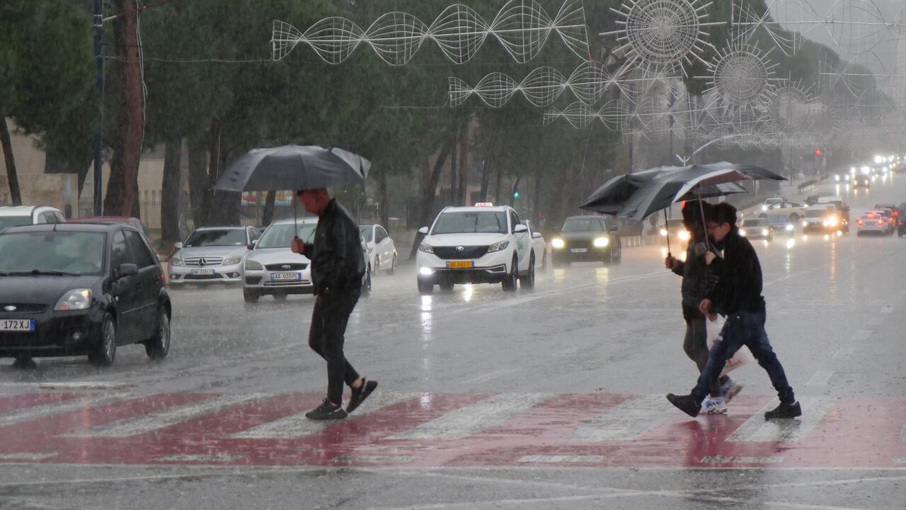 Meteoroloji 30 ili uyardı: Yarın kuvvetli sağanak geliyor