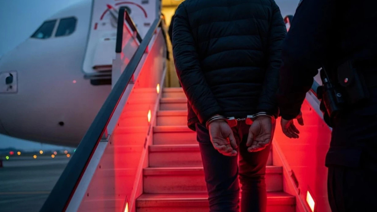 Yurt dışına kaçan 45 suçlu Türkiye'ye getirildi: Aralarında Falyalı'nın koruması da var