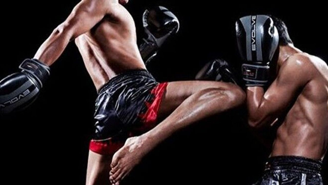 Milli kick boksçulardan İtalya'da gövde gösterisi