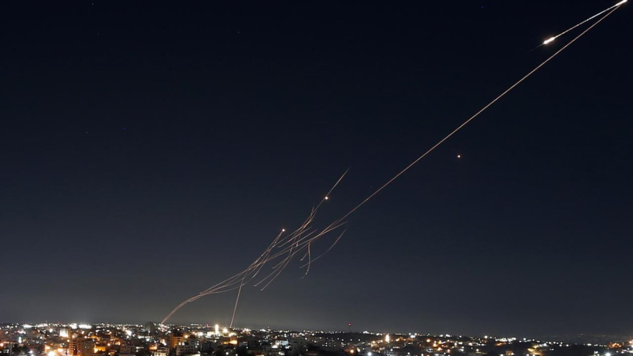 İran, İsrail'in Ben Gurion Havalimanı’nı vurdu