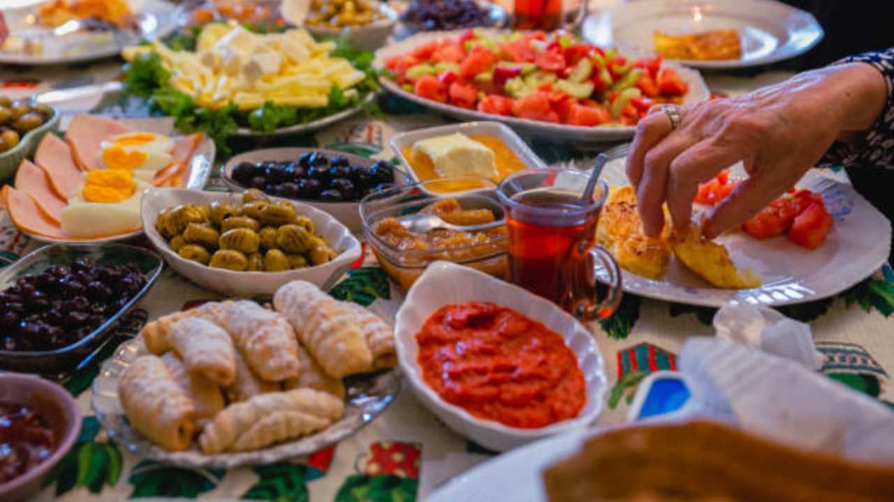 Ramazan sonrası beslenmeye dikkat: Uzmanlardan bayram sofrası uyarısı