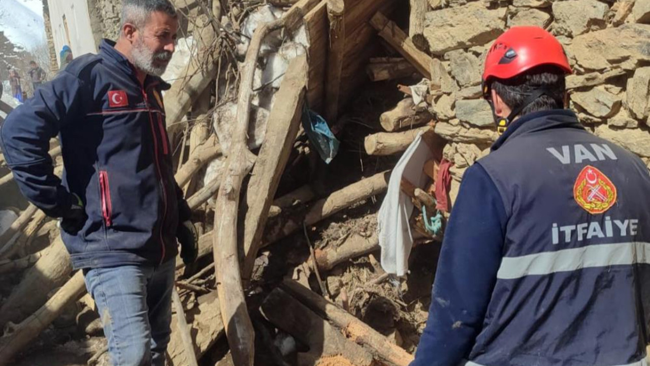 Yoğun yağış sonrası ahır çöktü: 50 kuzu göçük altında kaldı