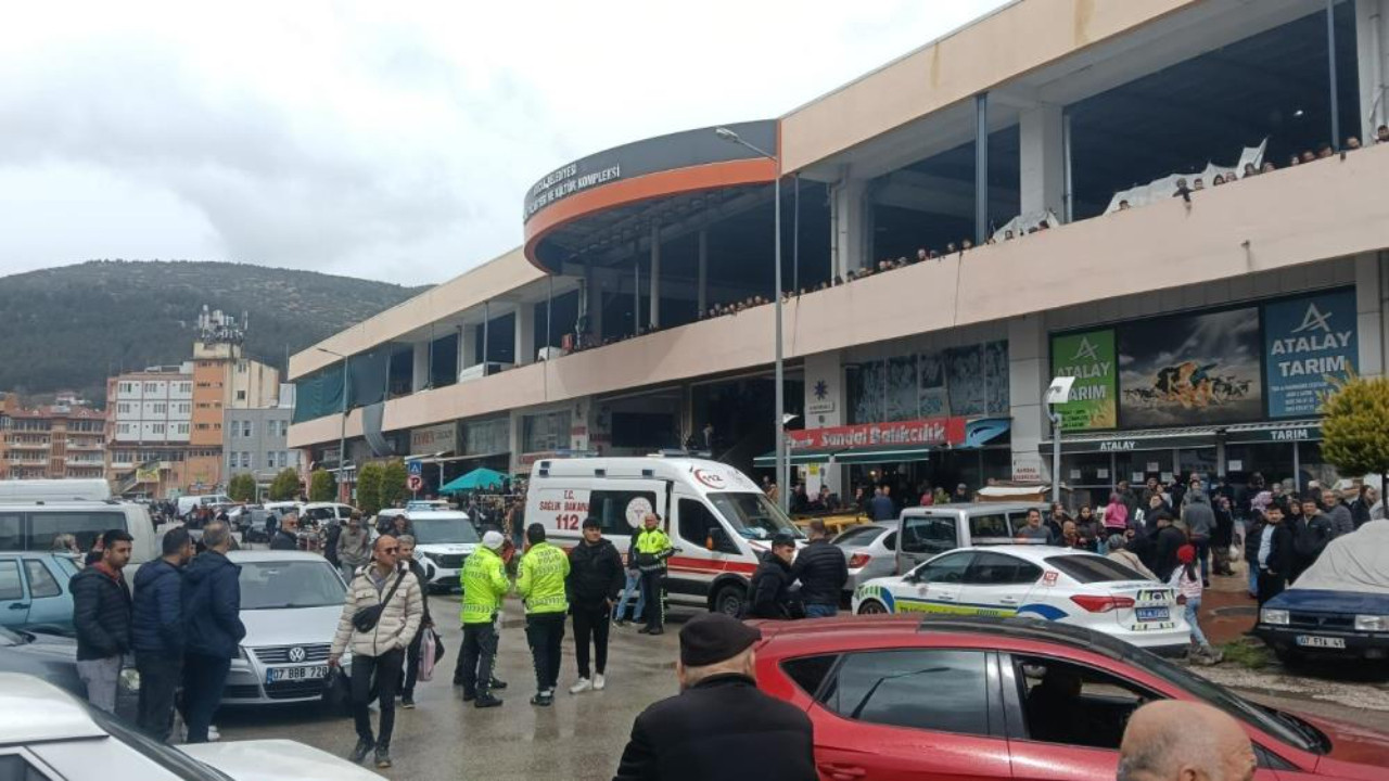 Burdur'da pazar yerinde bıçaklı kavga: 5 kişi yaralandı