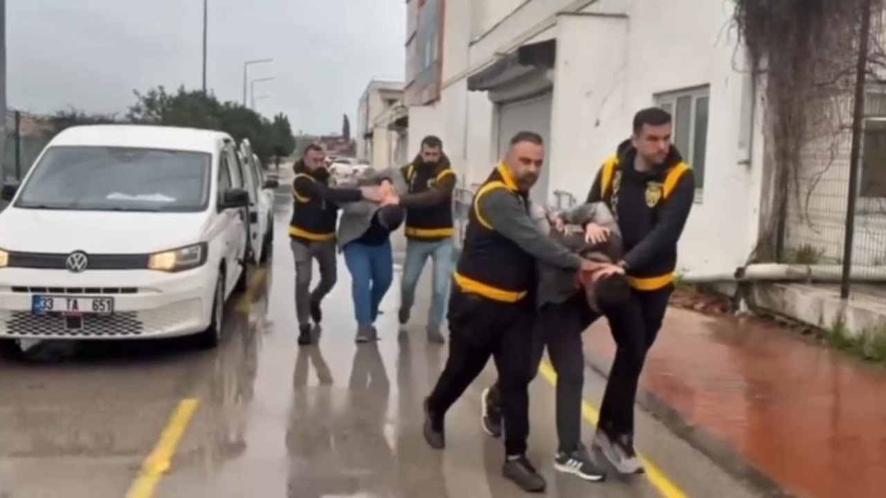 Adana'yı ayağa kaldıran görüntüler! Atlara işkence eden 2 şüpheli adliyeye sevk edildi