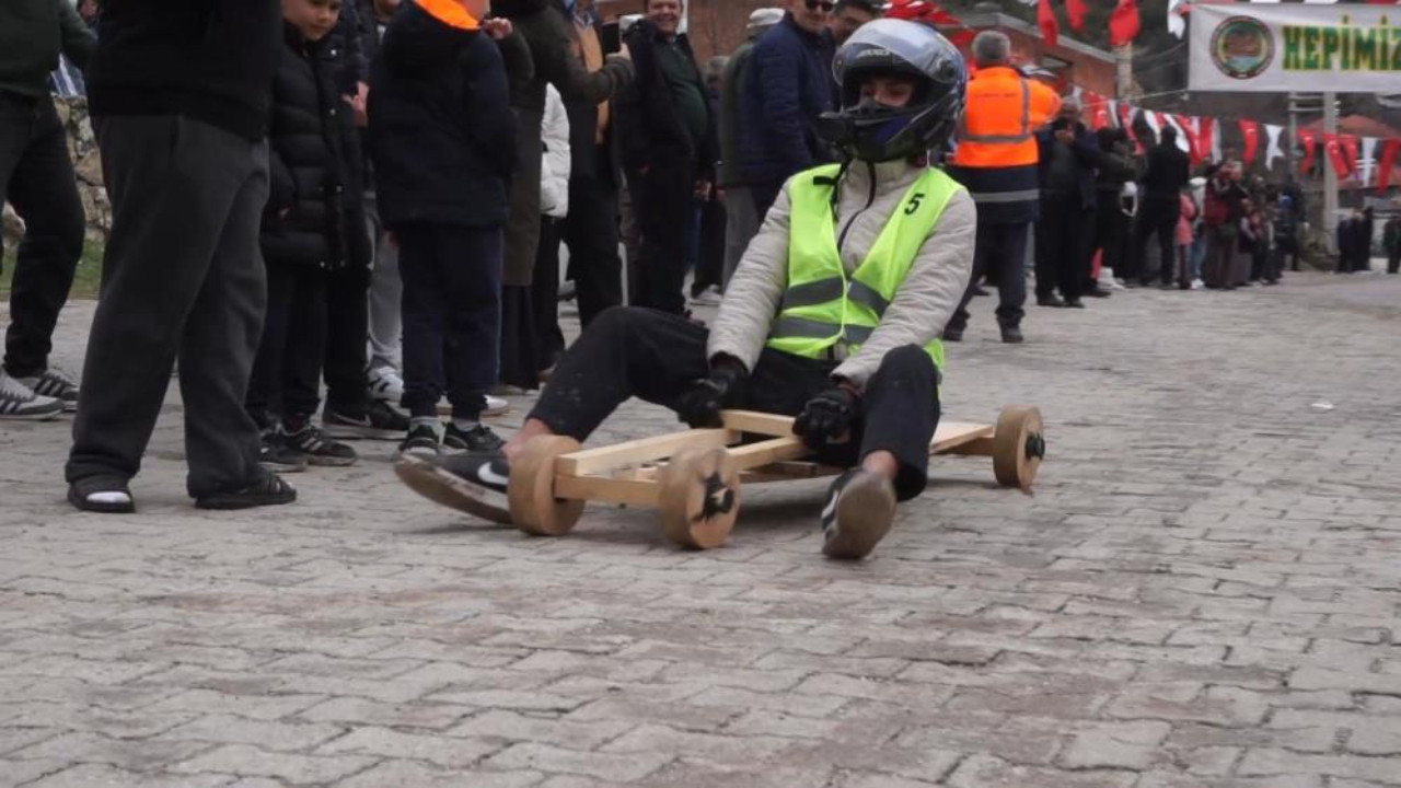 5 bin kişi akın etti! Burdur'da tahta arabaların nefes kesen mücadelesi