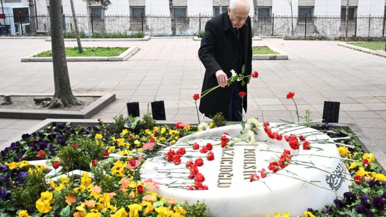 MHP Genel Başkanı Devlet Bahçeli'den Muhsin Yazıcıoğlu'nun kabrine ziyaret