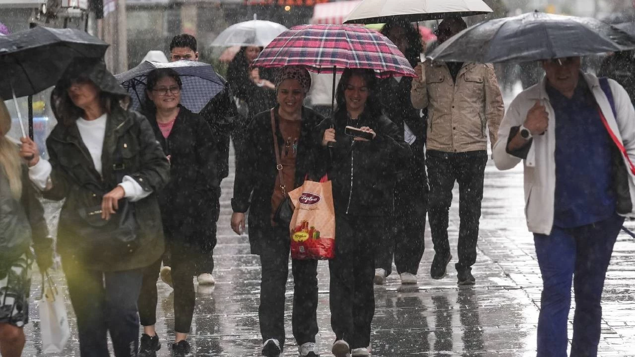 Cuma günü sağanak yağış 32 ili vuracak: İşte o iller